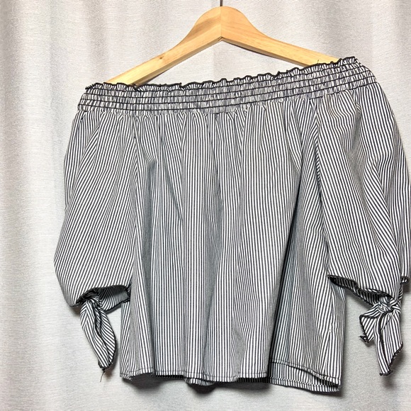 Tops - Off the shoulder stripe cotton top